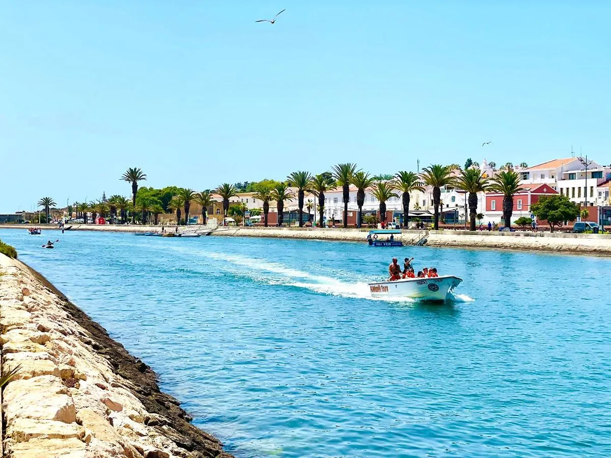 H&H Sea View Elegance: Modern Porto De Mos Beach Apartment Lagos