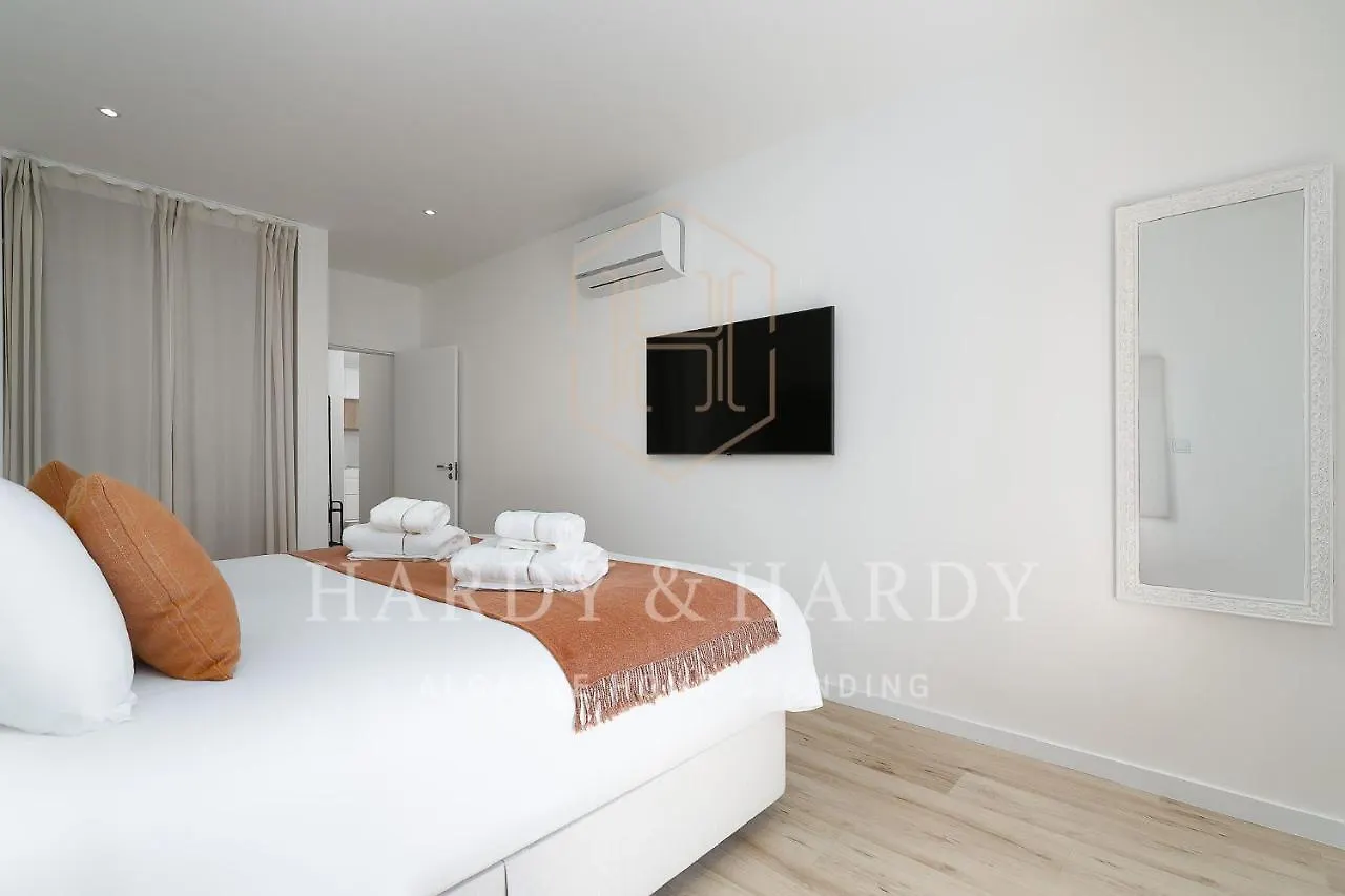 H&H Sea View Elegance: Modern Porto De Mos Beach Apartment Lagos 0*,  Portugal