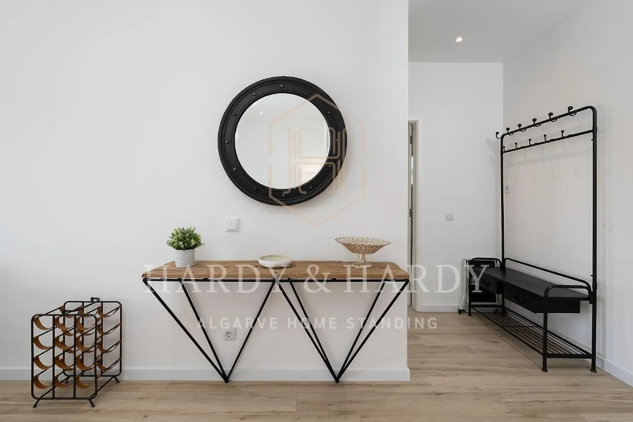H&H Sea View Elegance: Modern Porto De Mos Beach Apartment Lagos